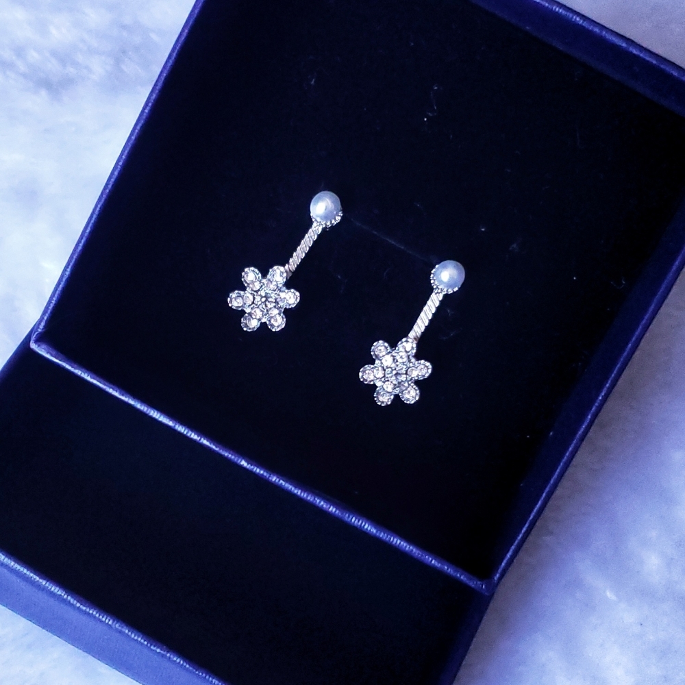 *SOLD* NWOT Pearl & Flower Ear Jackets